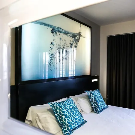 4us Vip Hotel 4*
